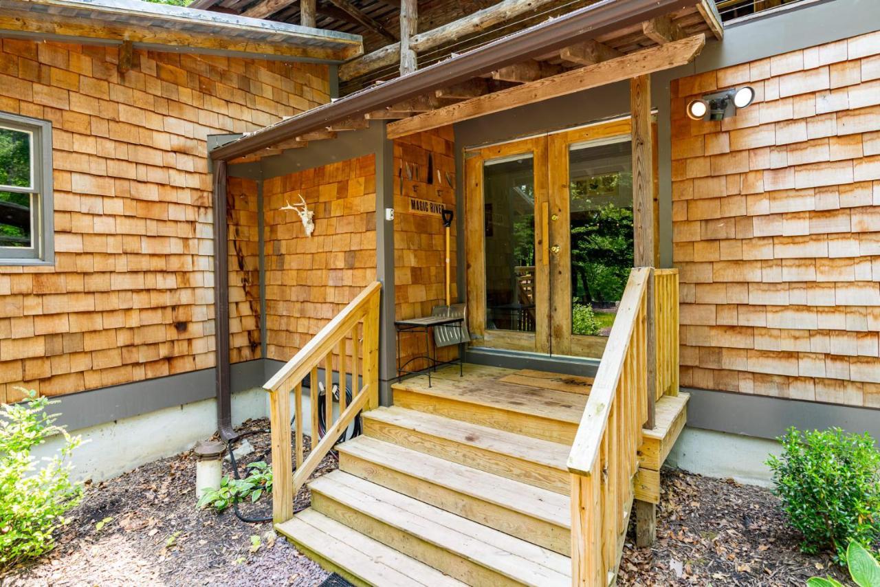 Riverside Log Cabin W Hot Tub Fire Pit Huge Deck Rileyville Exterior foto